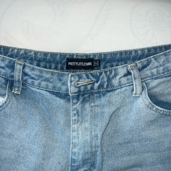PrettyLittleThing Ripped Blue Jean Shorts - Picture 4 of 4